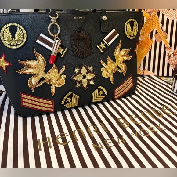 HENRI BENDEL MILITARY Zippered Tote Gold/Red Embroidered Patches & Lipstick Fob💄 - Picture 4 of 16